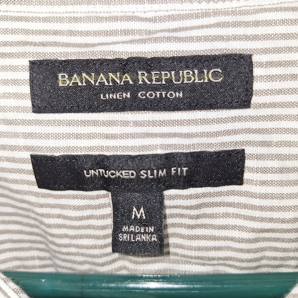 Banana Republic untucked slim fit men's long sleeve button-down shirt size med.